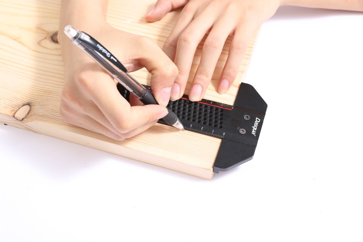 Dasqua Black-Red Plus T-Shaped Ruler With Marked Holes 6″ - Image 2